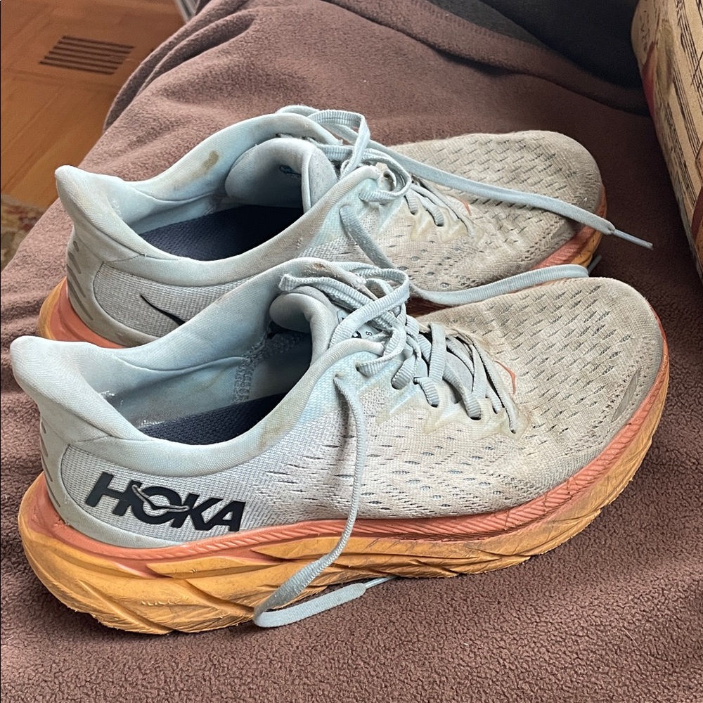 Hoka Clifton 8 size 9 women’s